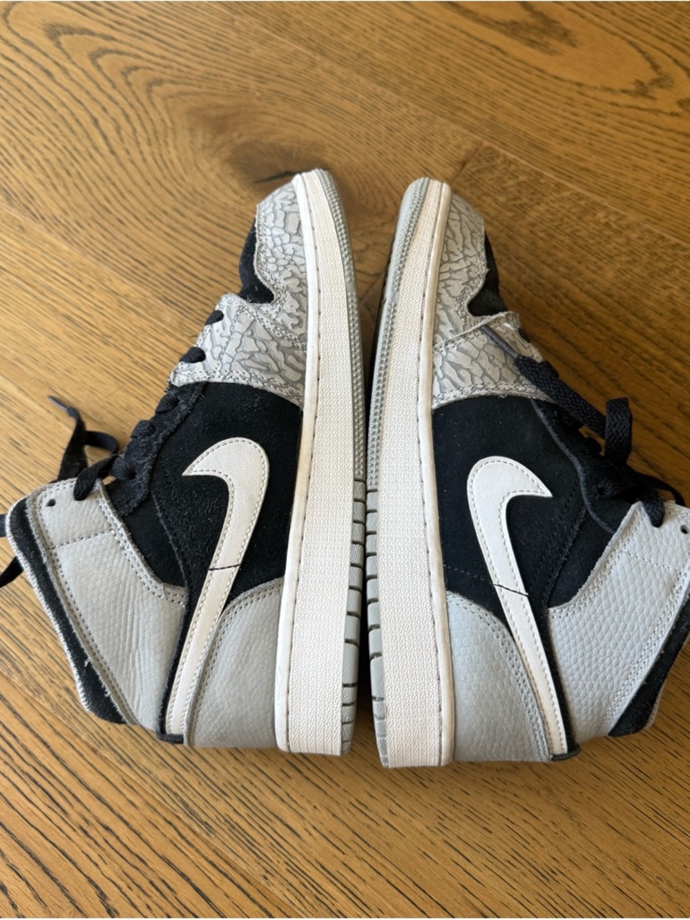 Air Jordan 1 Mid SE kids size 5 (unisex) - Picture 5 of 8